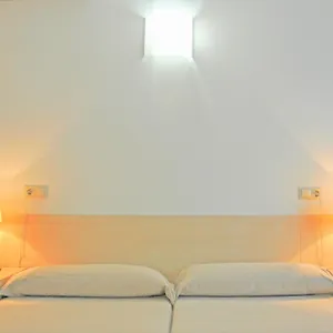  Ostello Residencia Universitaria Resa Sant Jordi Spagna