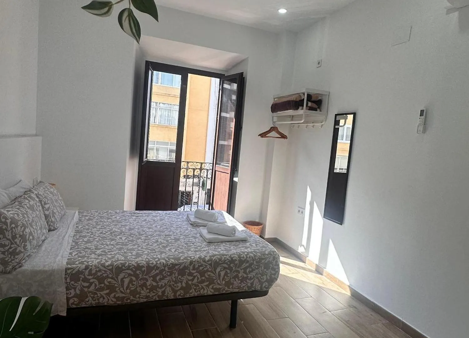 Triana Riverside Seville Hostel