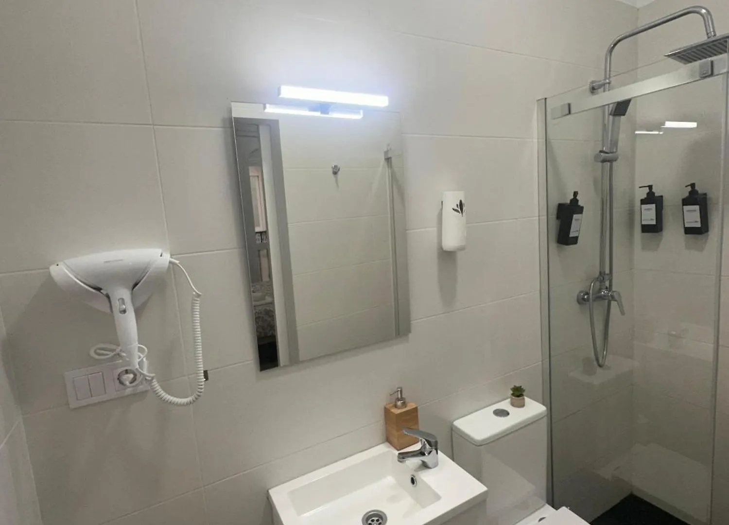 Hostel Triana Riverside Seville